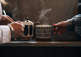 چرا همیشه خسته‌ایم؟ راه‌حل واقعی فقط خواب بیشتر نیست